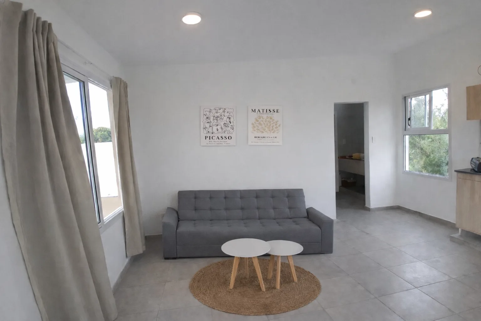 Salón comedor luminoso del alquiler temporario en Tanti